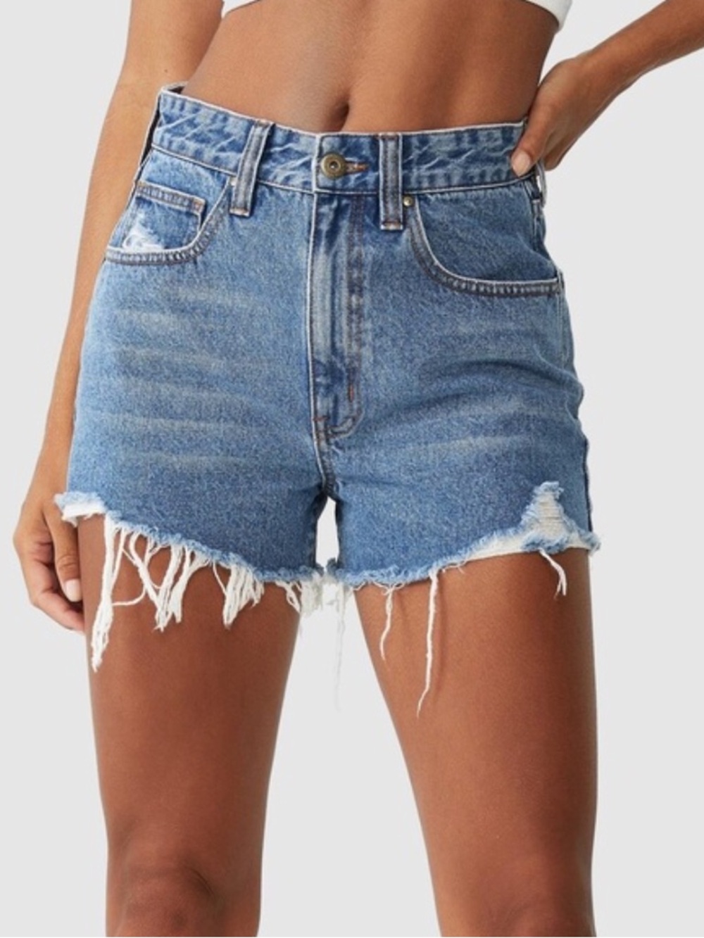 Cotton On Women’s Denim High Rise Mom Shorts | Distressed Cut-Off Jeans - Sz 4 - Picture 6 of 7